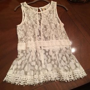 Adiva lace sleeveless blouse